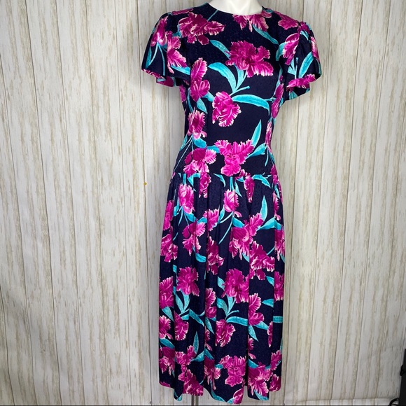Maggy London Dresses & Skirts - Maggy London Jeannene Booher VTG Floral dress 10
